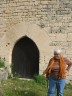La porte de la tour de Porchères avec Marlène