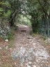 Le sentier qui mène au vieux Mérindol