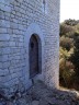 Porte d'entrée en pierre taillée