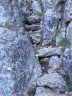 La ruelle de pierre qui permet d'accéder au vieux village