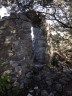 Curieuse porte donnant sur la falaise