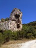 Rocher creusé par l'eau au début du vallon de la Font de l'Oule