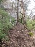 Sentier humide et étroit au nord de la chapelle