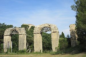 Le sentier de l’aqueduc de Traconnade